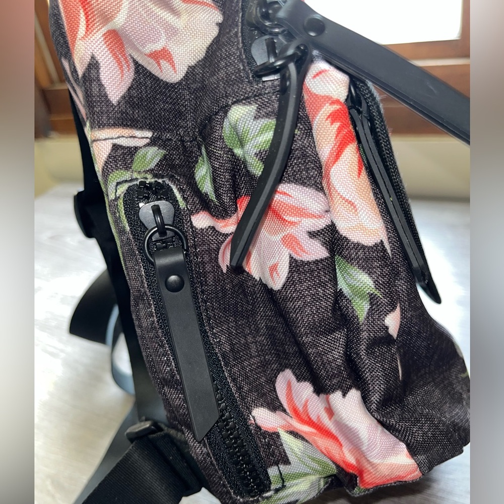 VOORAY Lexi Mini Backpack - Picture 5 of 7